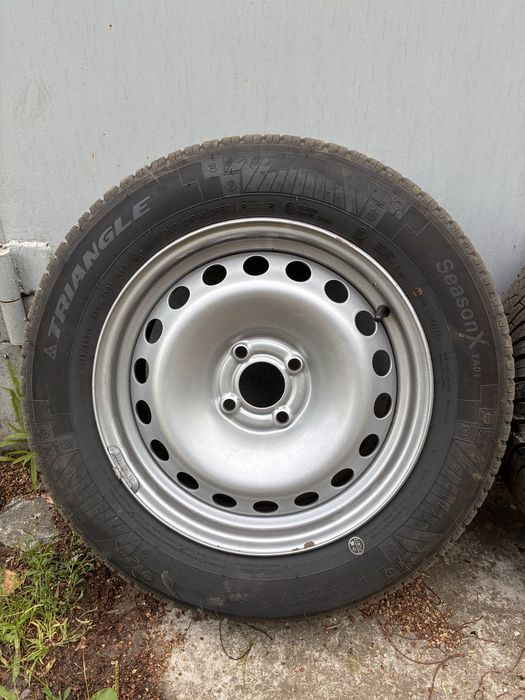 Всесезонная резина Triangle 195/65 R15 + Диски Renault 4x100 R15