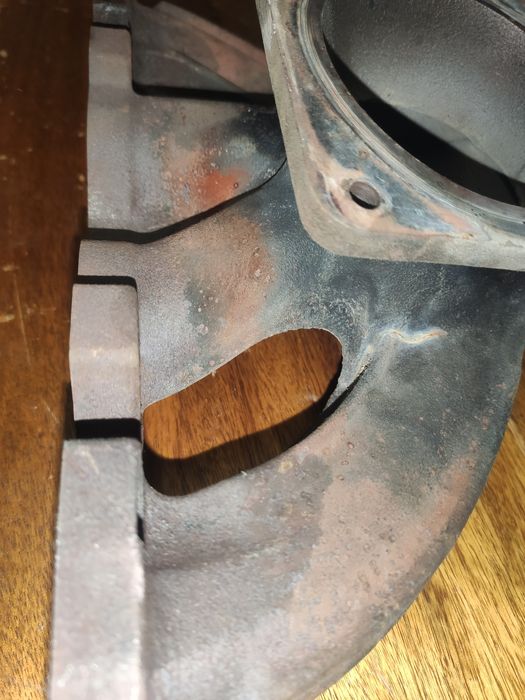 Выпускной коллектор Peugeot 307 1.6 лопнувшый