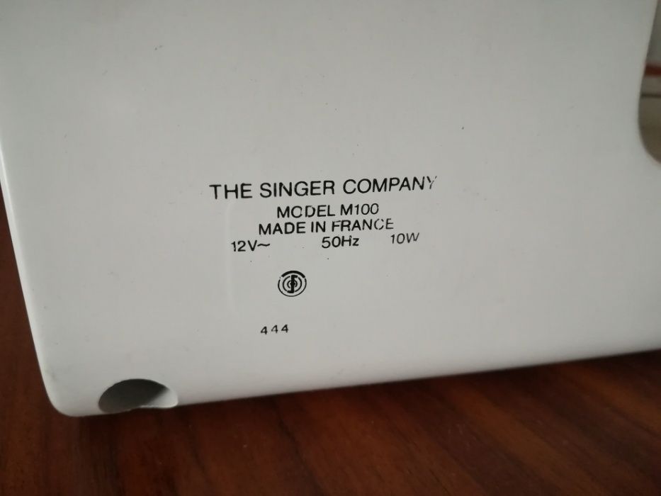 Singer M100 mini máquina de costura