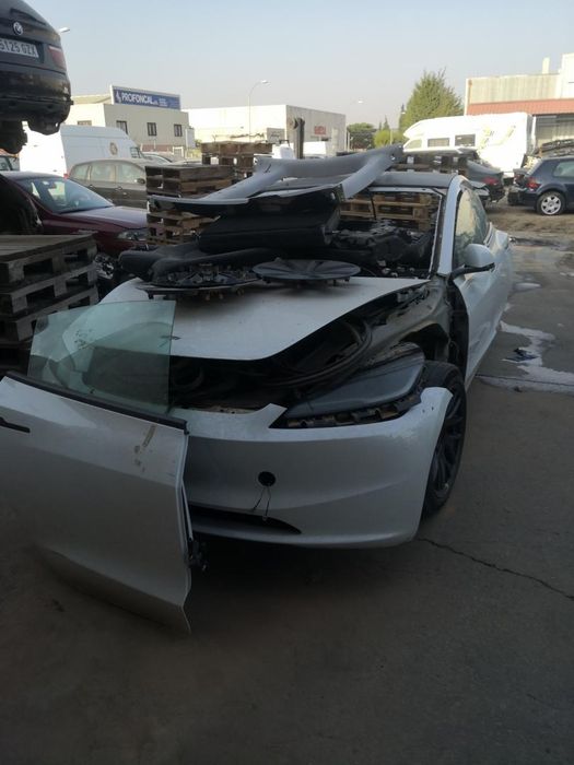 engate do cinto traseiro esquerdo tesla model 3