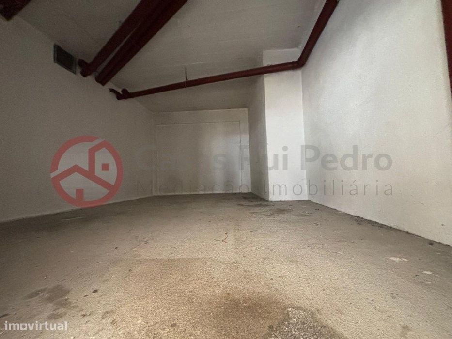 Loja em fase de aprovação para passagem a afetação de habitação, no...
