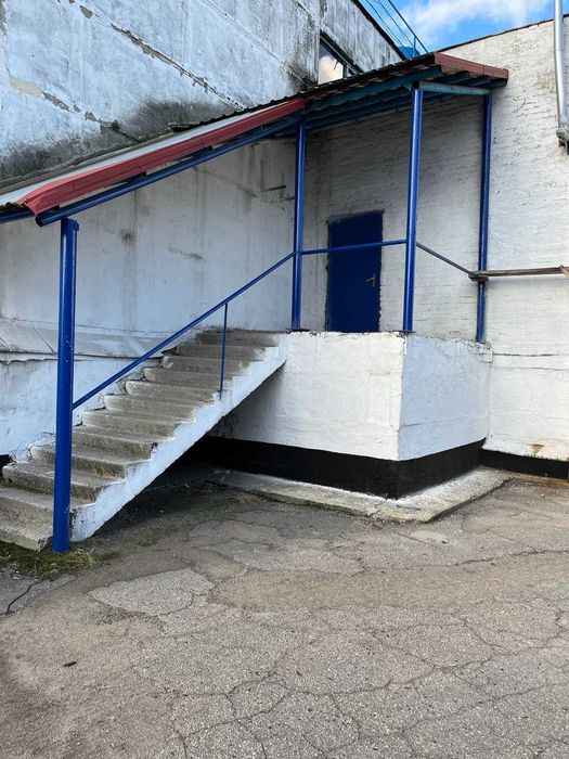 склад 35 квм, біля Екватора