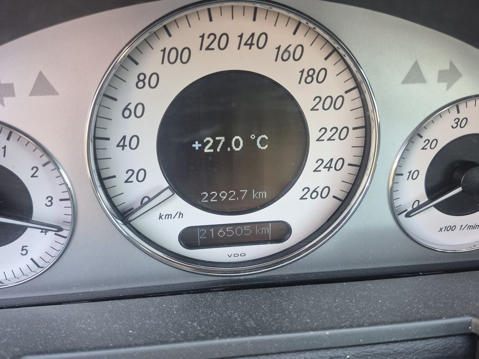 Mercedes E  W211  2.6.B super stan niski przebieg