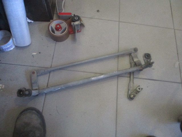 Haste / braço de escova limpa vidros frente esquerda VOLKSWAGEN Golf V