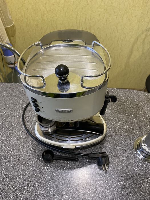 Кавоварка DeLonghi ECO 310W