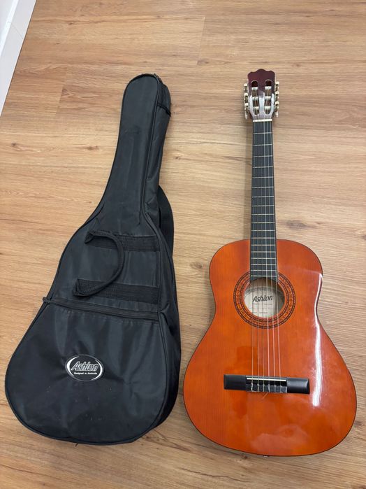 Viola criança com capa