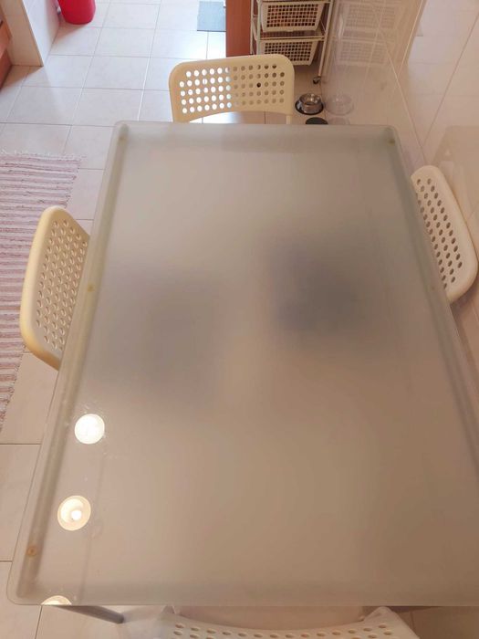 Mesa cozinha e 4 cadeiras IKEA