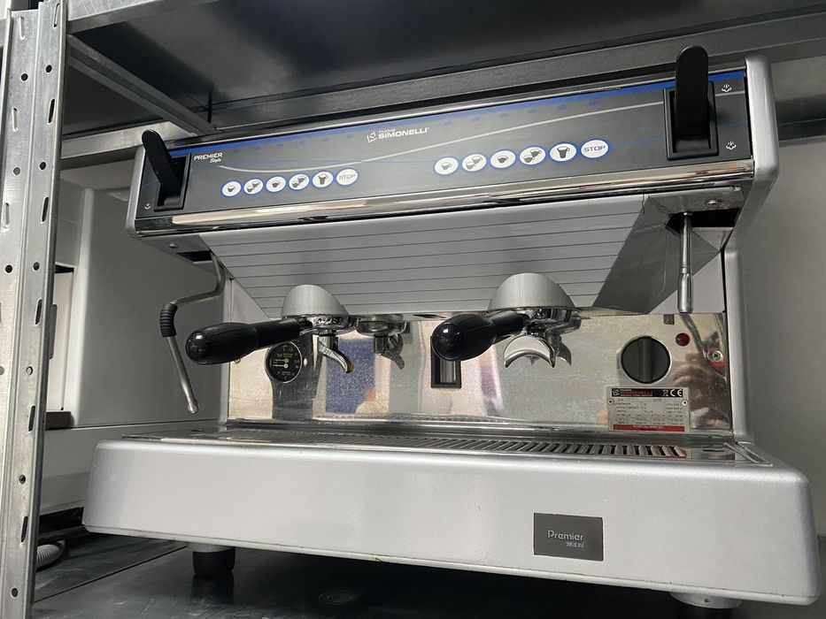 Кавомашина професійна Nuova Simonelli  в ідеальному стані. 2 кв