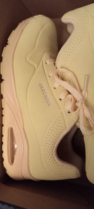 Ténis amarelos Skechers  praticamente novos