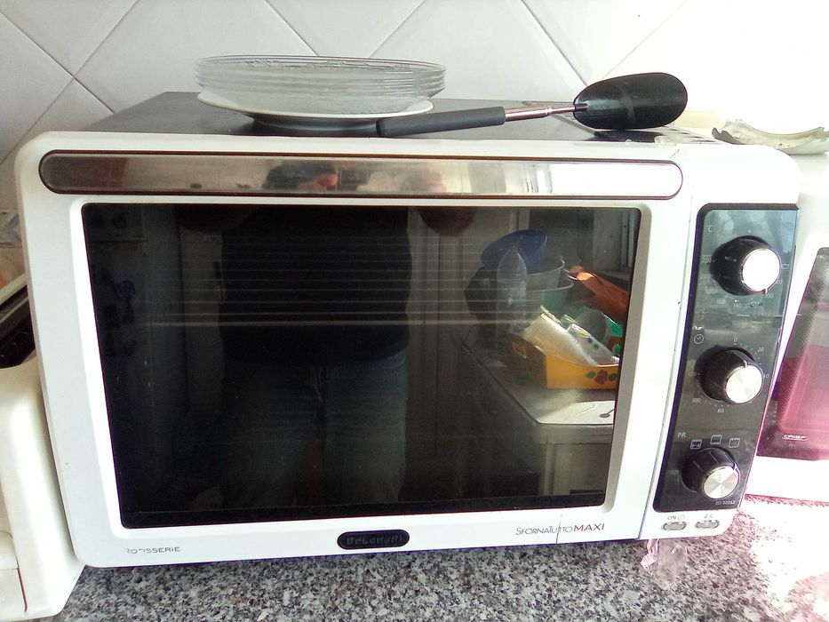 DeLonghi Sfornatutto Maxi Preto