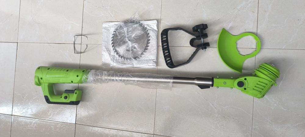Roçadeira elétrica a bateria, mas vendida sem bateria