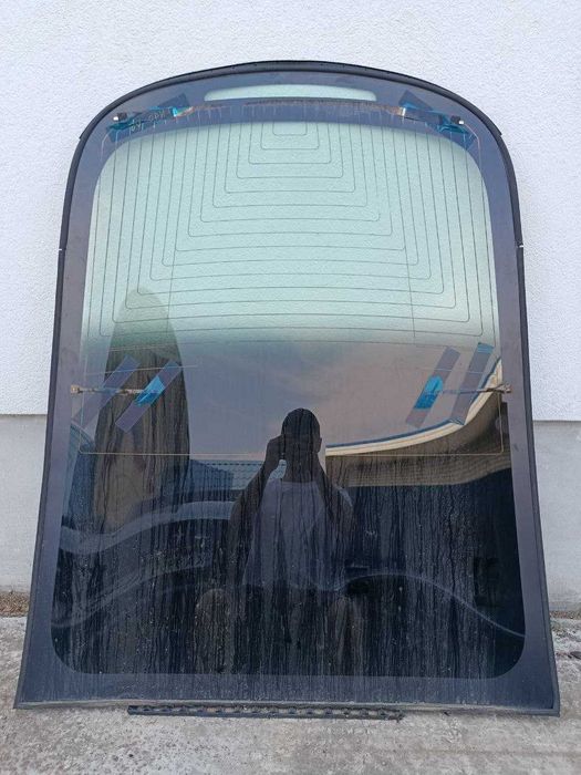 Скло задня панорама Tesla model 3