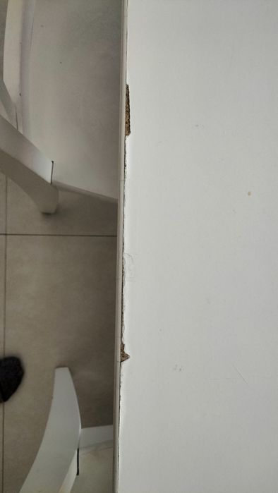 Mesa IKEA com alguns riscos