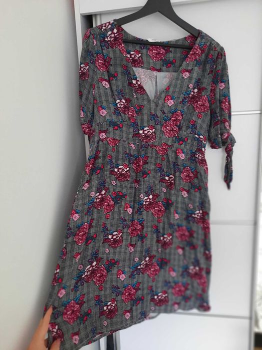 Sukienka w kwiaty