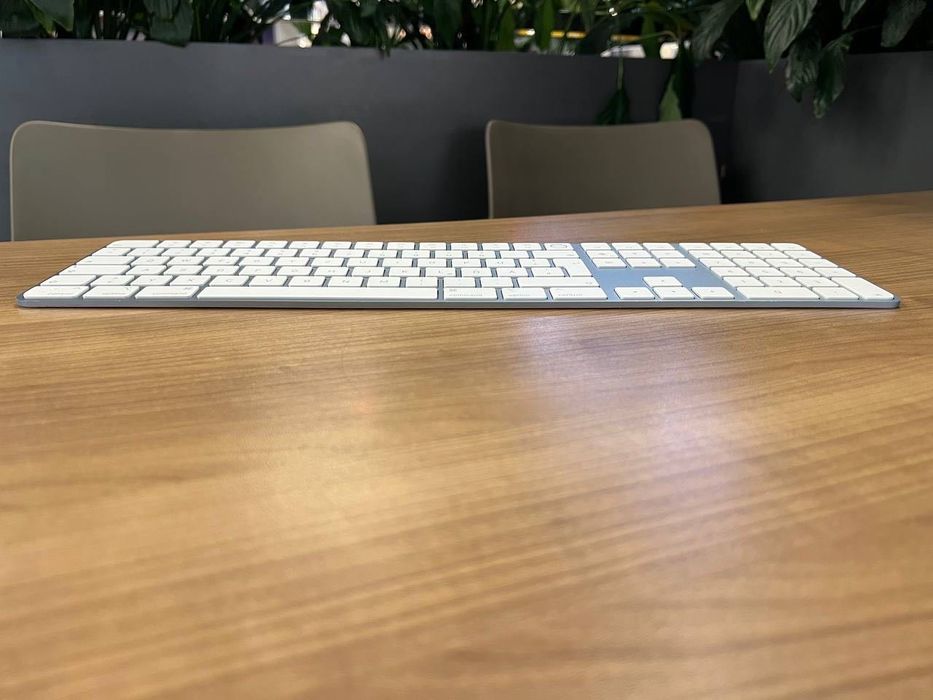 549-Apple Magic Keyboard Touch ID numeric keypad