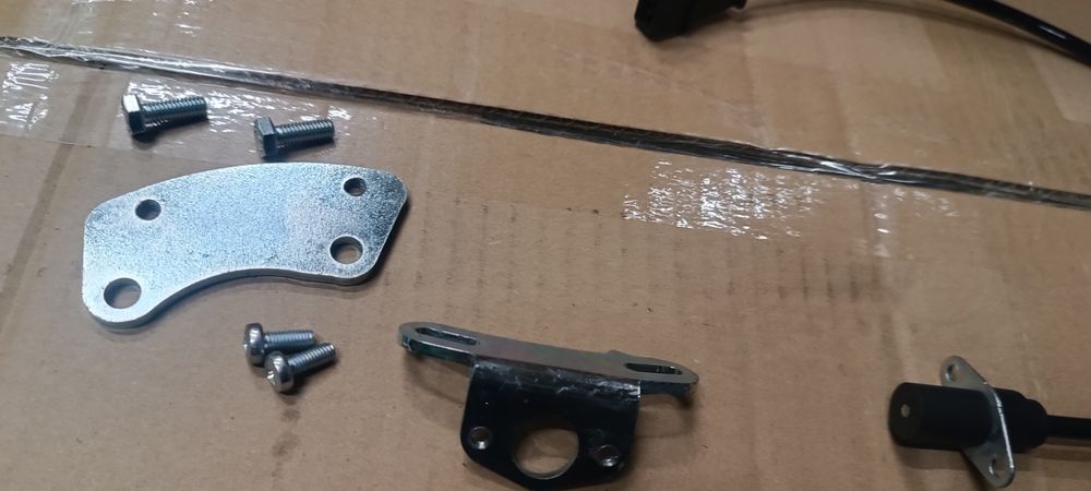 Fiat 126p czujnik położenia wału mocowaniem nowy pod zapłon elektronic