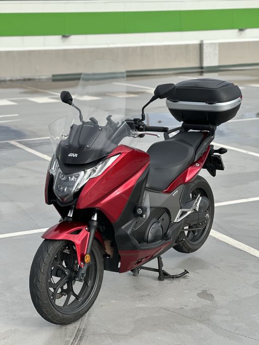 HONDA INTEGRA 750 - Full Extras!