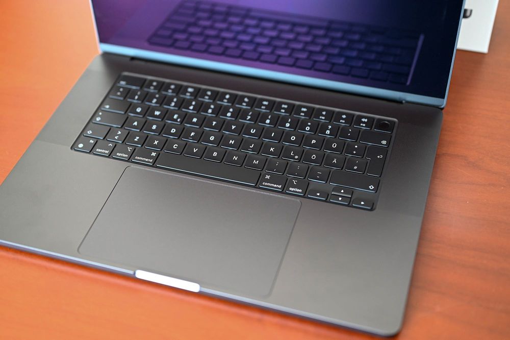 MacBook Pro M3 16 Inches – Like New64584561148033121