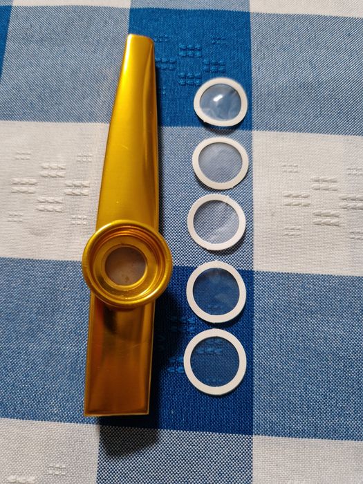 Kazoo, Instrumento musical, com 5 palhetas de substituição.  Novo