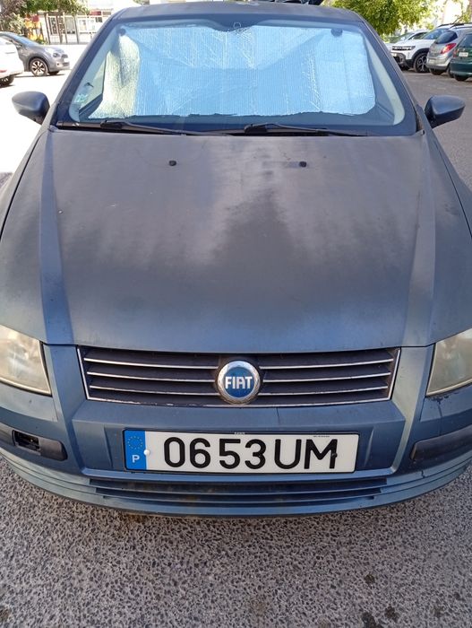 Fiat Stilo azul 3 portas PARADO
