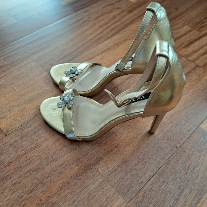 Zlote szpilki Vices rozmiar 38