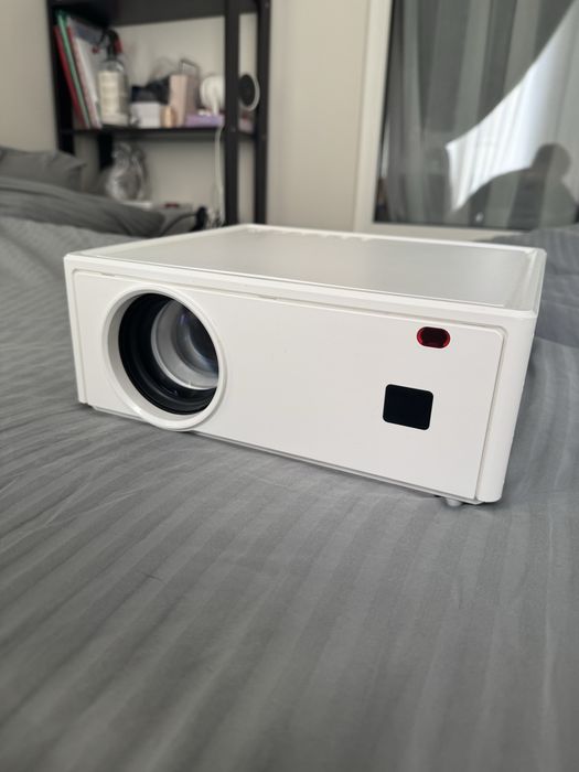 Проектор Everycom E700 2K (Electronic focus)