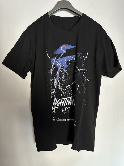 Várias T-shirts de várias marcas