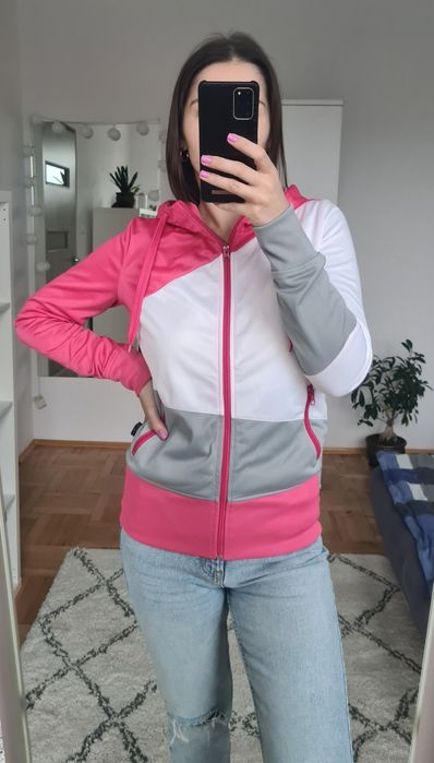 Kolorowa różowa śliska bluza z kapturem na zamek z kieszeniami Cropp