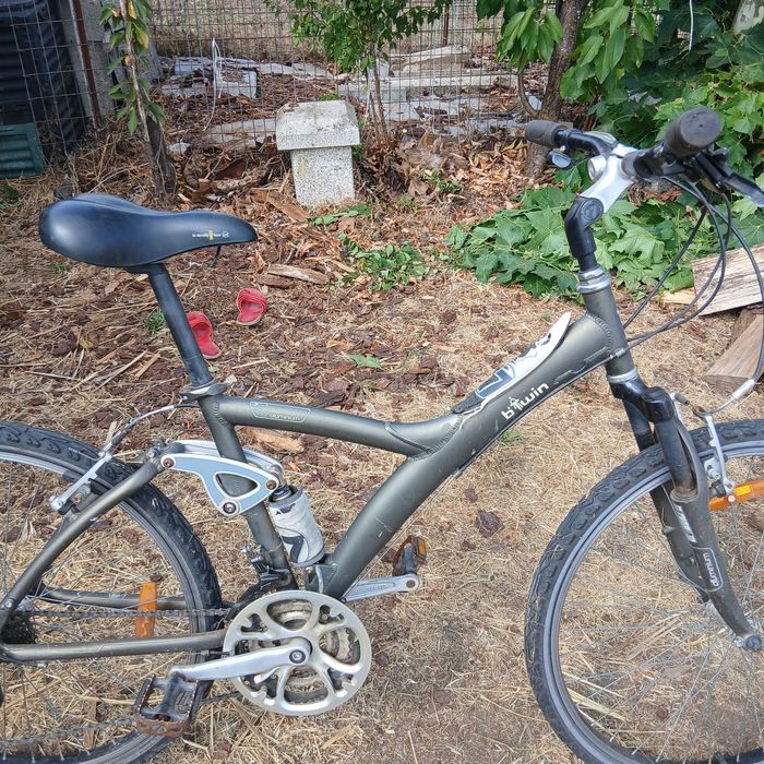Bicicleta em segunda mão para aproveitamento de peças
