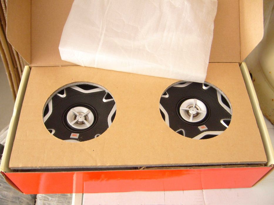 Vendo colunas auto JBL Novas