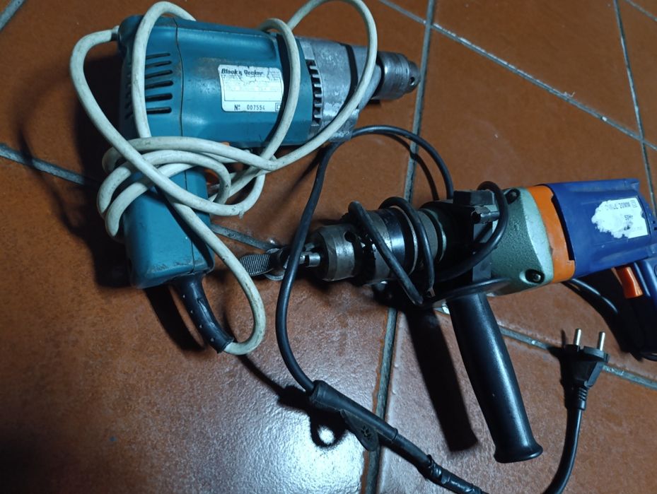 Dua máquinas de furar, a funcionar e bem  estimadas.