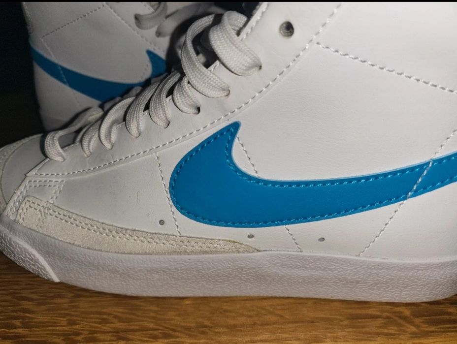 Nike branco e azul