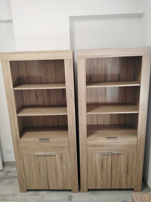 Estante de sala e Um aparadador