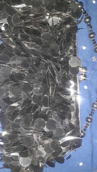 Продам сумочку- косметичку женскую.