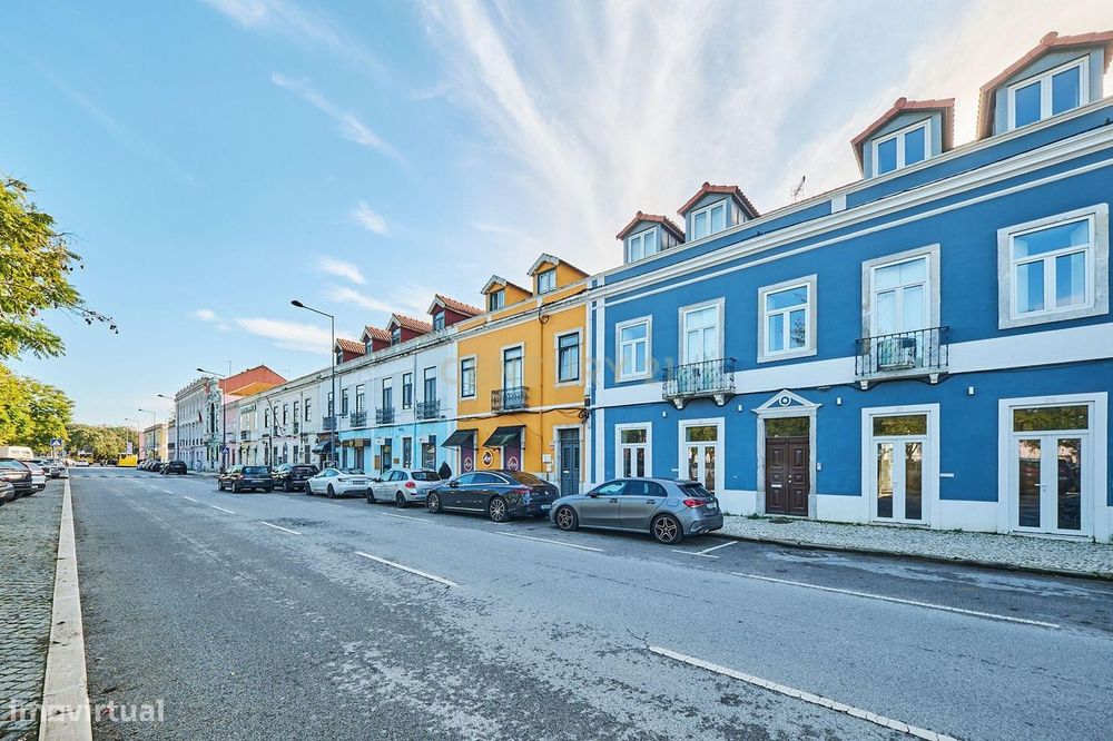 Apartamento T1+1 Duplex de Prestígio Totalmente Renovado na Avenida Lu — Setúbal (São Julião, Nossa Senhora Da Anunciada E Santa Maria Da Graça), Setúbal