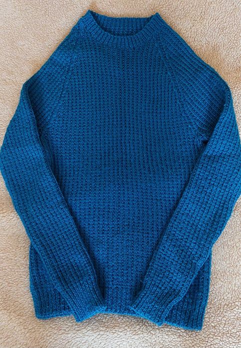 Sweter na drutach turkusowy