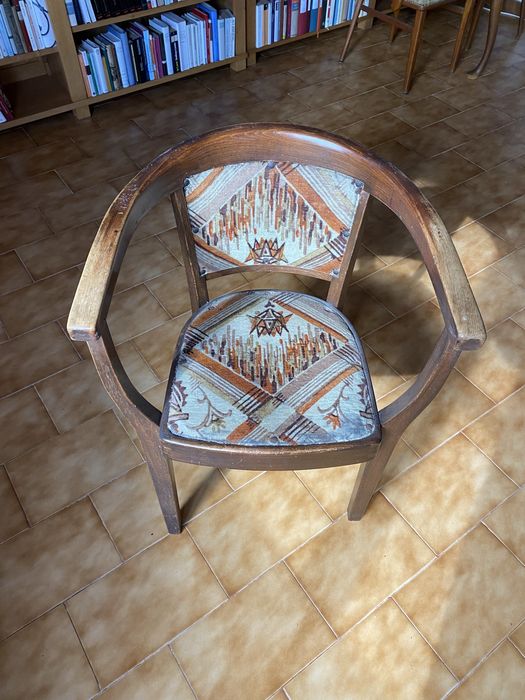 Cadeira usada- madeira e veludo