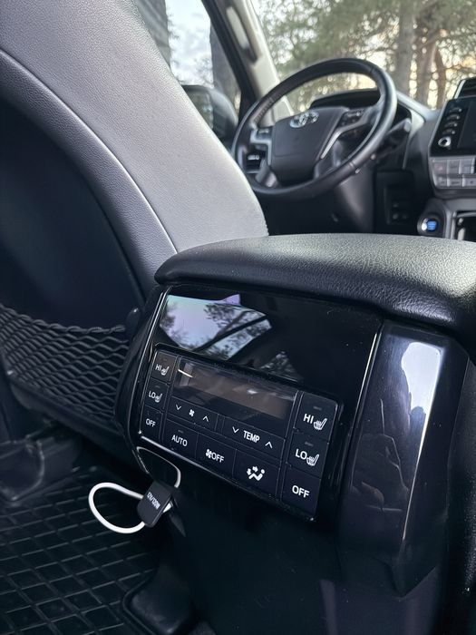 Tayota Land Cruiser Prado 2020