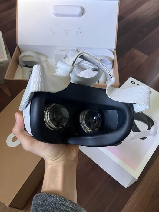 Meta Quest 2 128gb + Elite Head Strap Battery