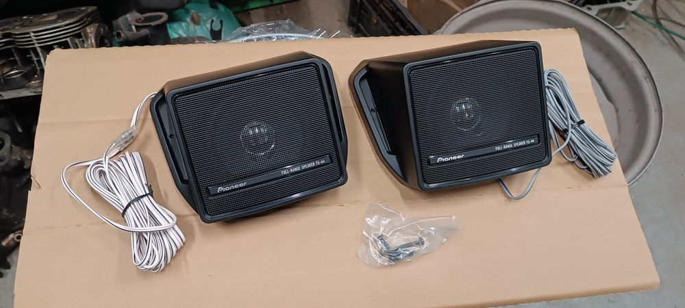 Fiat 126p głośniki na tylną półkę nowe oryginalne Pioneer bardzo ładne