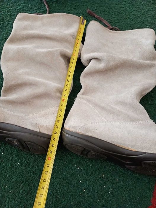 Botas Femininas Bege Cano Médio – Super Versáteis