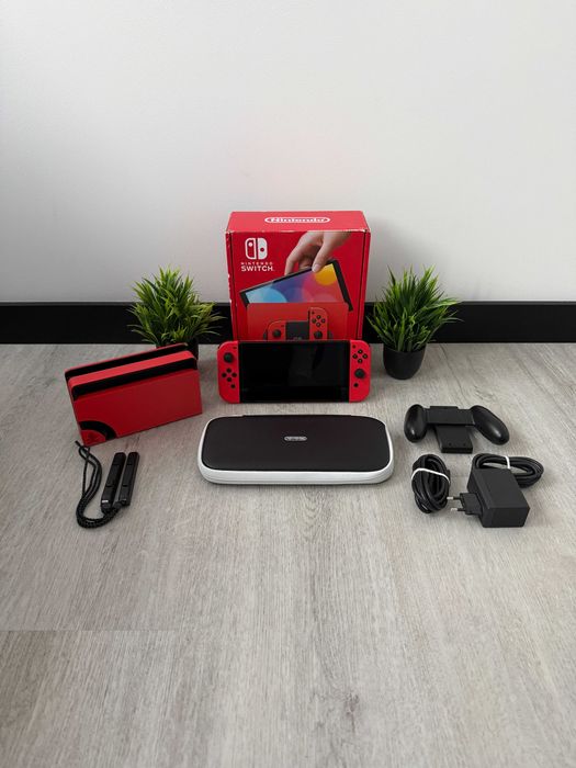 Konsola Nintendo Switch OLED Mario Red Edition + Etui + Akcesoria
