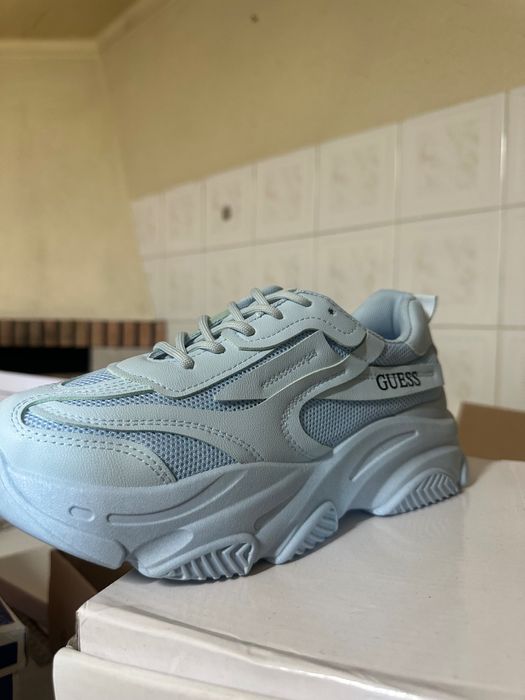Tênis Guess originais bararos