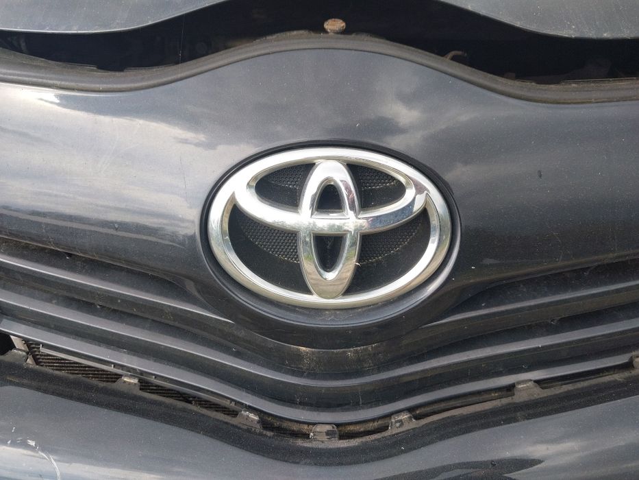 Toyota Verso znaczek logo emblemat w zderzak