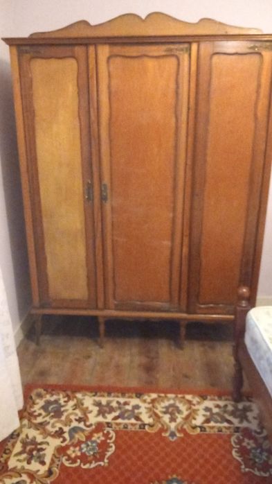 Armário em madeira clássico