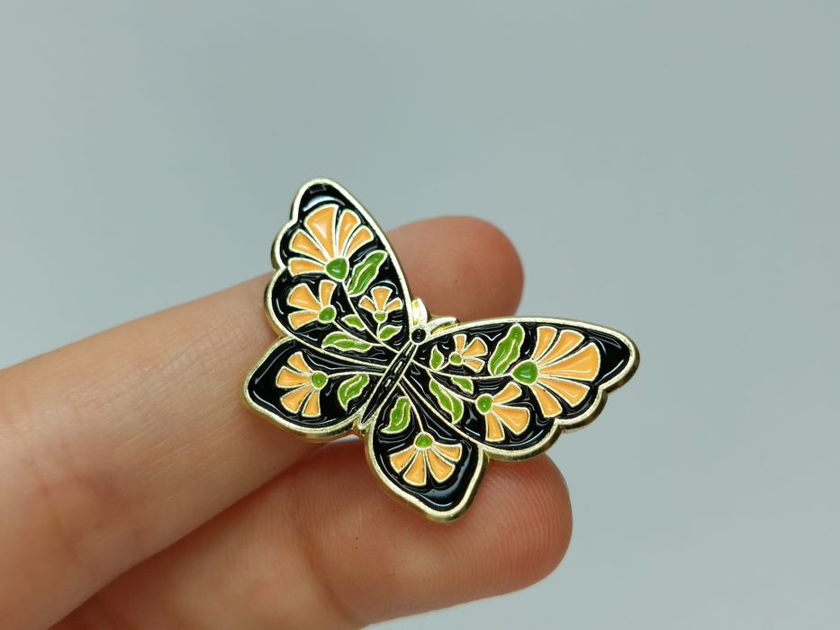 Przypinka emaliowana metalowy pin motyl motyle ćma boho