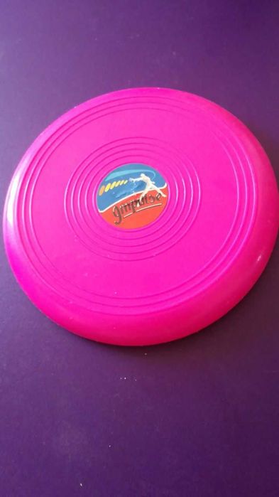 1 balde + 2 regadores + um disco de praia + 1 ancinho + 4 argolas