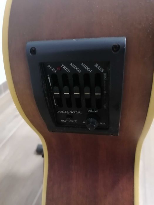 Guitarra baixo eletroacústica Harley Benton 5 cordas