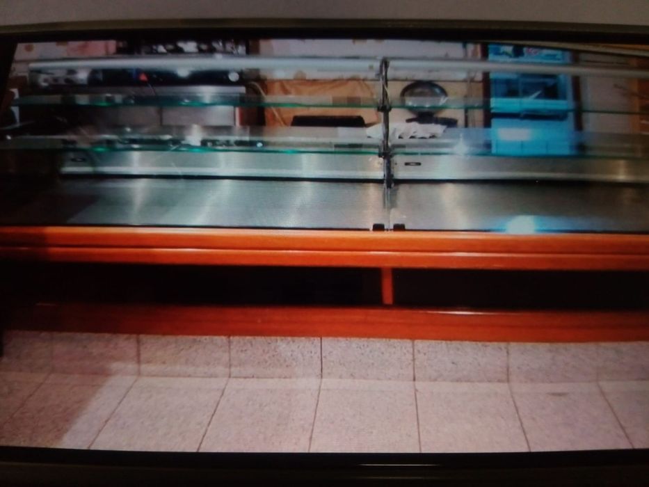Display case in good condition64286121990146121