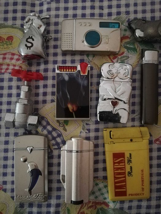 39 isqueiros clippers diversos etc